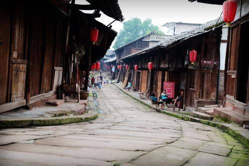 网曝江西一高速服务区充电桩2.98元/度电，网友吐槽：比油车加油还贵